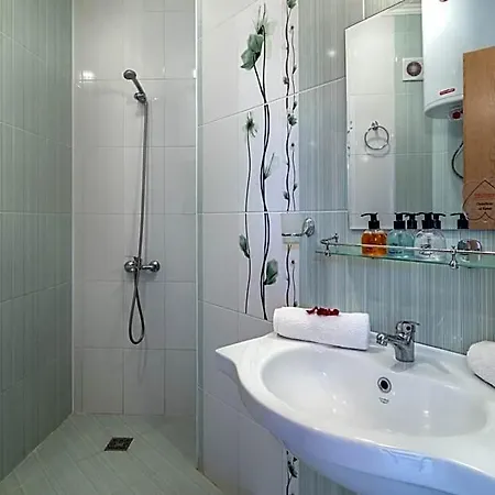 Zeus Hotel 3*