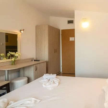 제우스 3* 포마리